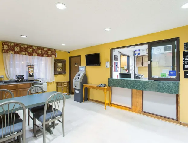 Super 8 by Wyndham Greensboro/Coliseum/Conv. hotel detail image 2