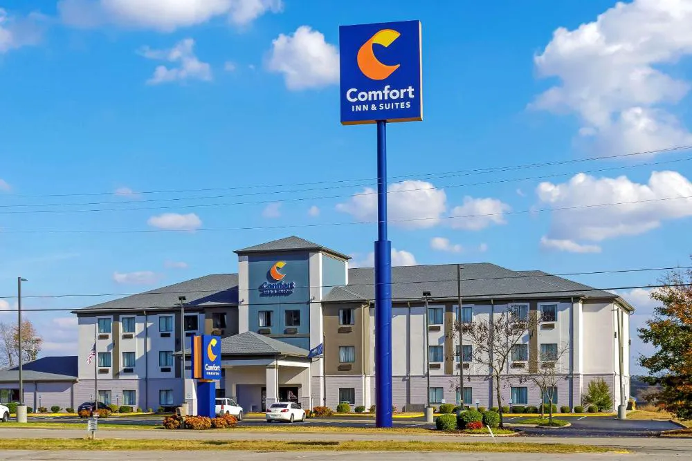 Comfort Inn & Suites Cave City hotel hero