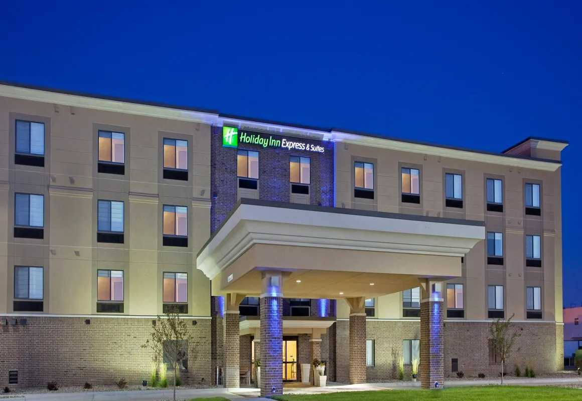 Holiday Inn Express & Suites Lincoln Airport by IHG hotel hero