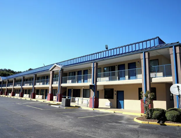 Baymont by Wyndham Manning hotel detail image 2