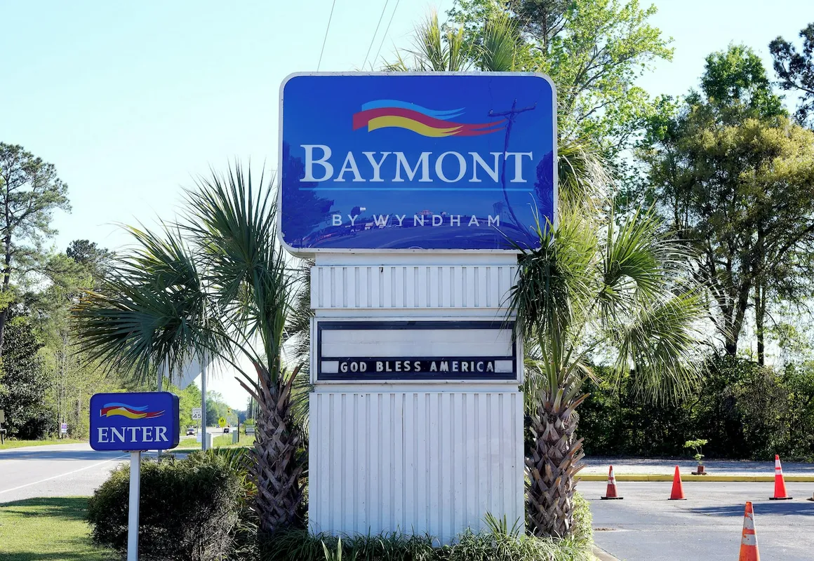 Baymont by Wyndham Manning hotel hero