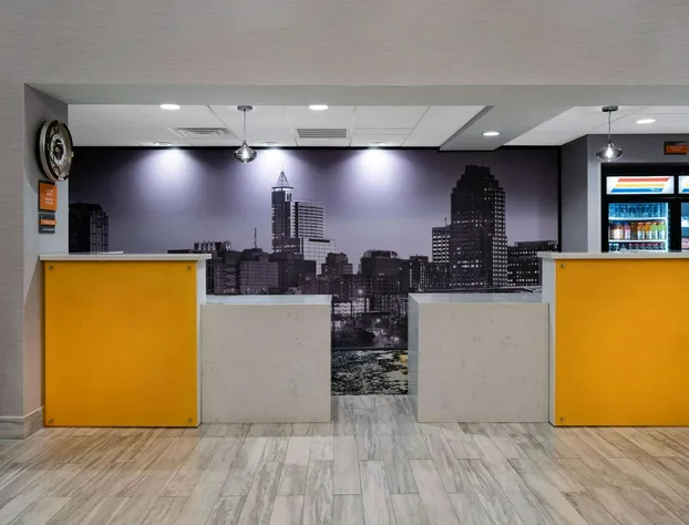 La Quinta Inn & Suites by Wyndham Raleigh Downtown North hotel detail image 3