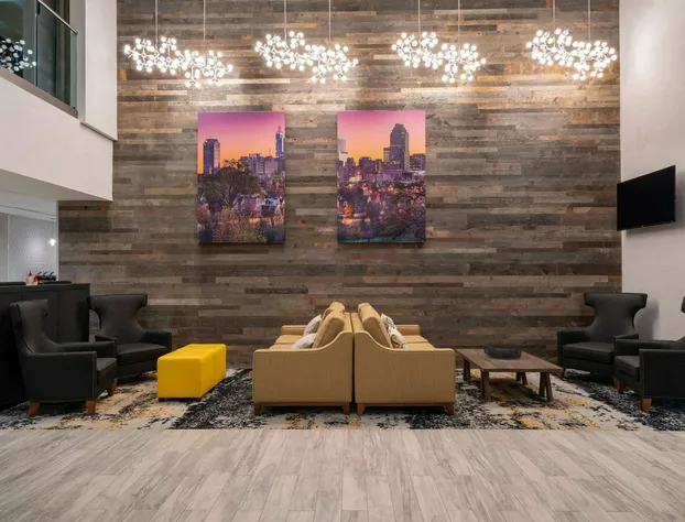 La Quinta Inn & Suites by Wyndham Raleigh Downtown North hotel detail image 2