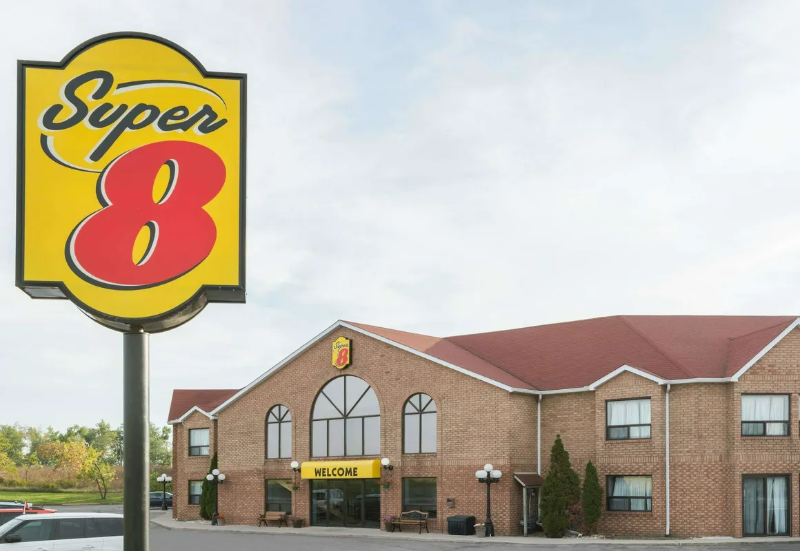 Super 8 by Wyndham Mt Hope Hamilton Intl Arpt ON hotel hero