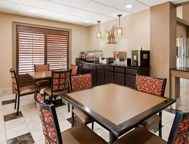 Best Western Plus Ambassador Suites Venice hotel detail image 1