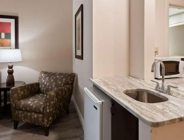 Best Western Plus Ambassador Suites Venice hotel detail image 3