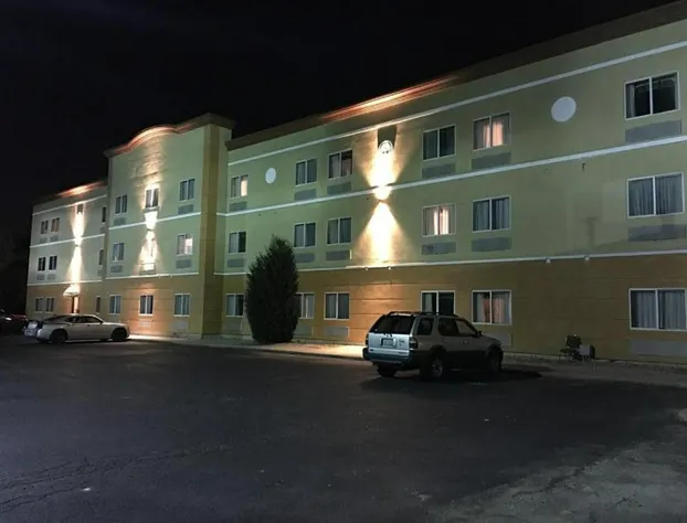 Ramada by Wyndham Glendale Heights/Lombard hotel detail image 1