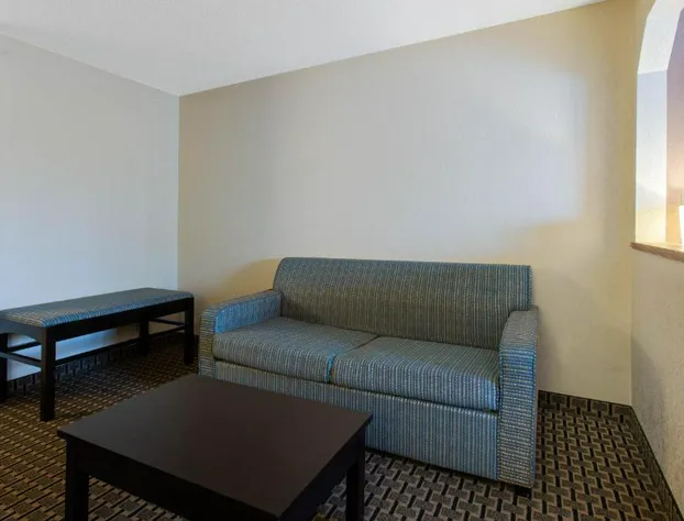 Ramada by Wyndham Glendale Heights/Lombard hotel detail image 4