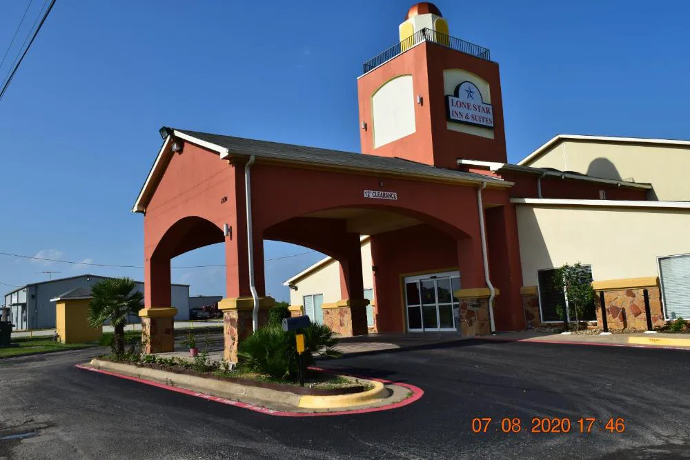 Lone Star Inn & Suites hotel hero