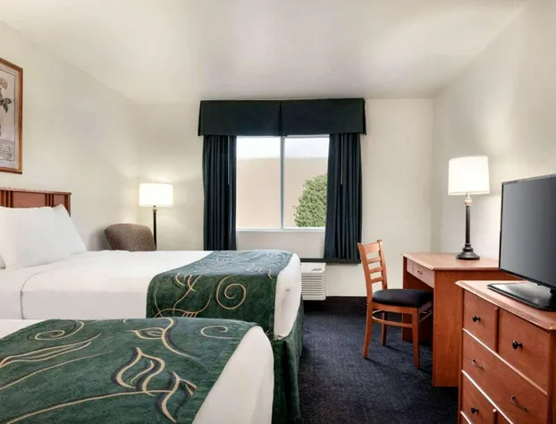 Travelodge by Wyndham Clinton Valley West Court hotel detail image 3