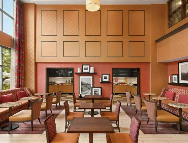 Hampton Inn & Suites by Hilton Langley-Surrey hotel detail image 3