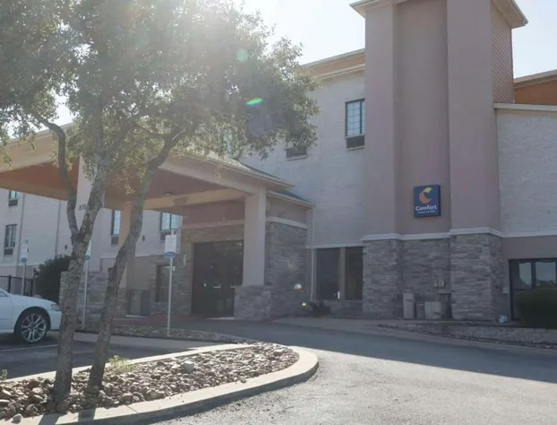 Comfort Inn & Suites Burnet hotel detail image 1