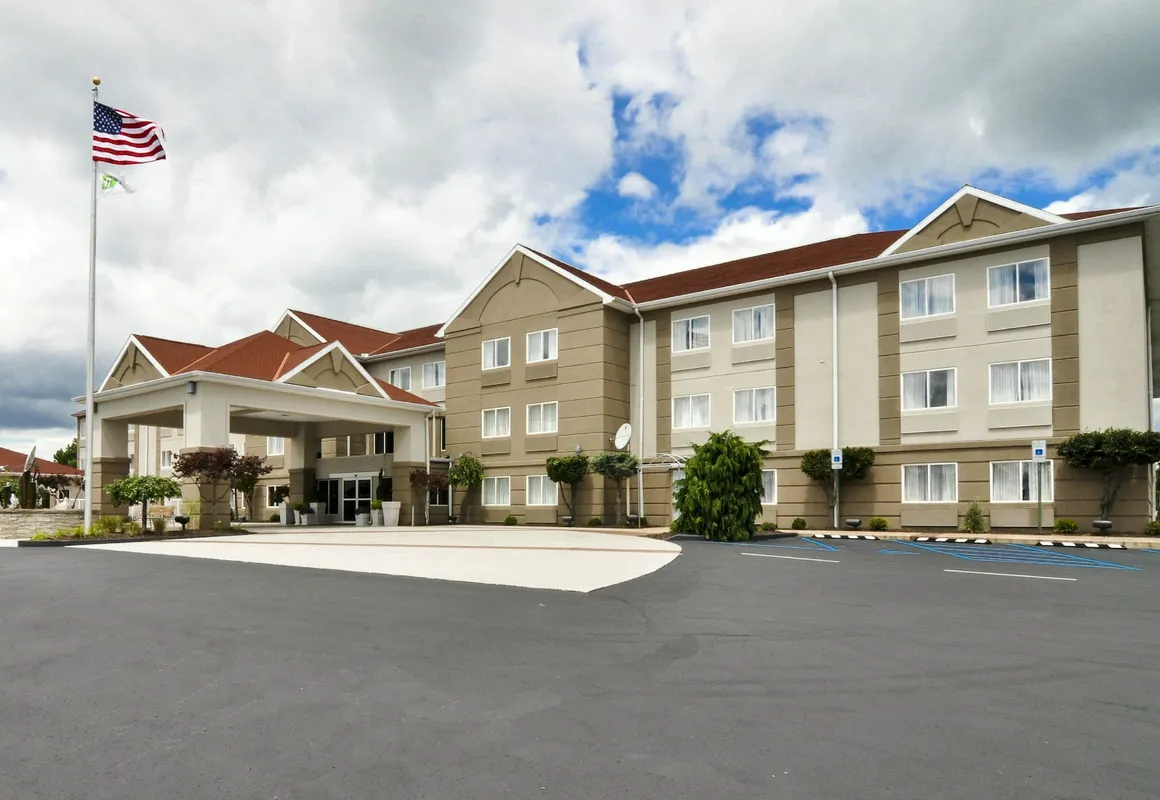 Holiday Inn Express Hotel & Stes Port Clinton-Catawba Island by IHG hotel hero
