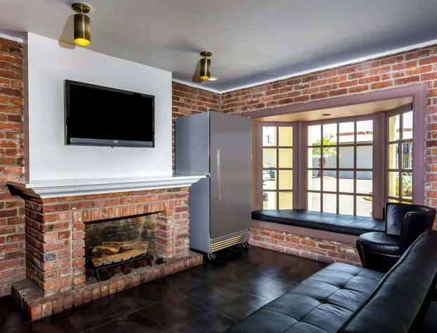 Howard Johnson by Wyndham Scottsdale Old Town hotel detail image 2