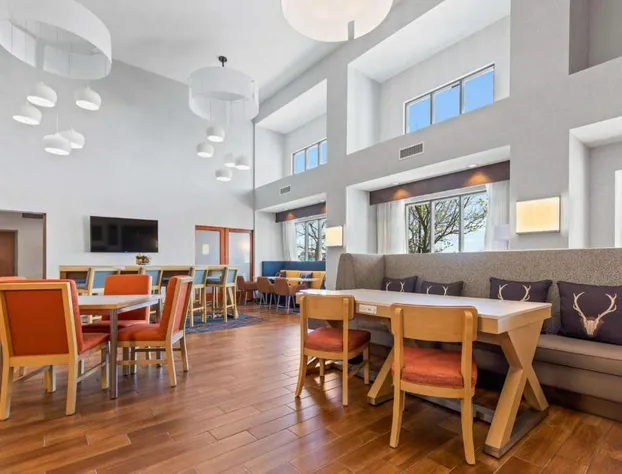 Hampton Inn & Suites Greeley hotel detail image 3