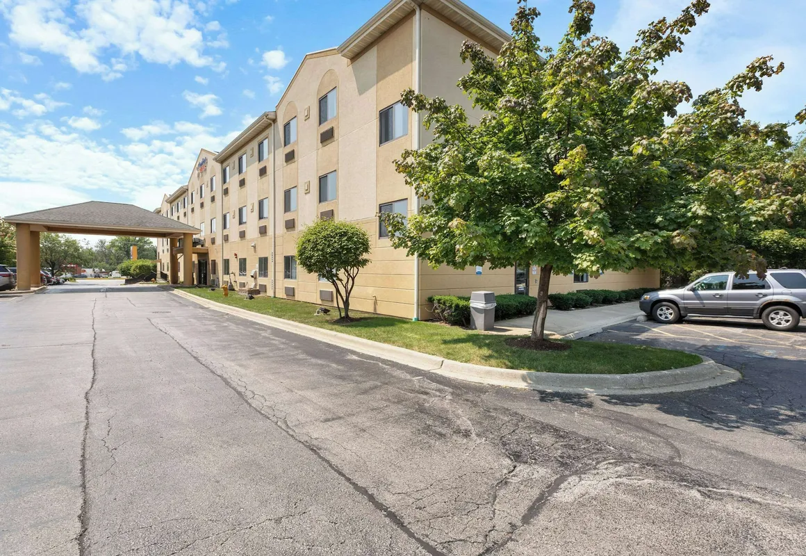 Comfort Suites Lombard - Addison hotel hero