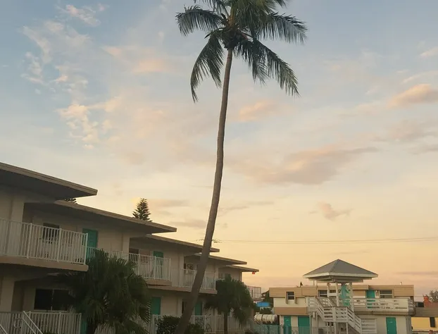 Carousel Beach Inn hotel detail image 2