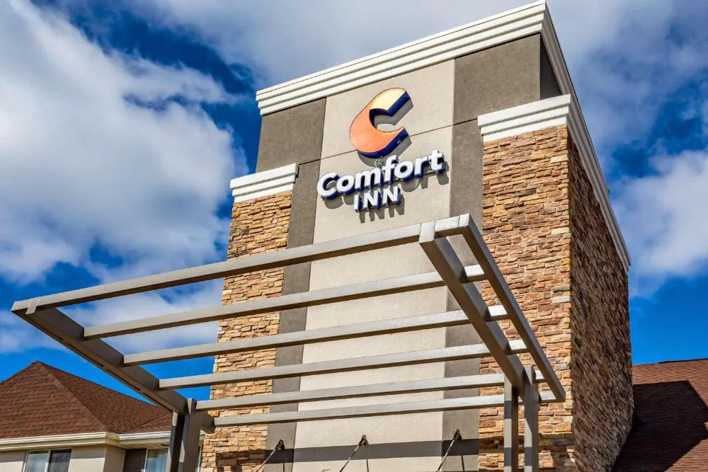 Comfort Inn hotel hero