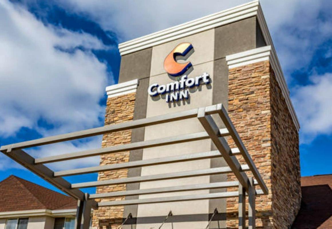 Comfort Inn hotel hero