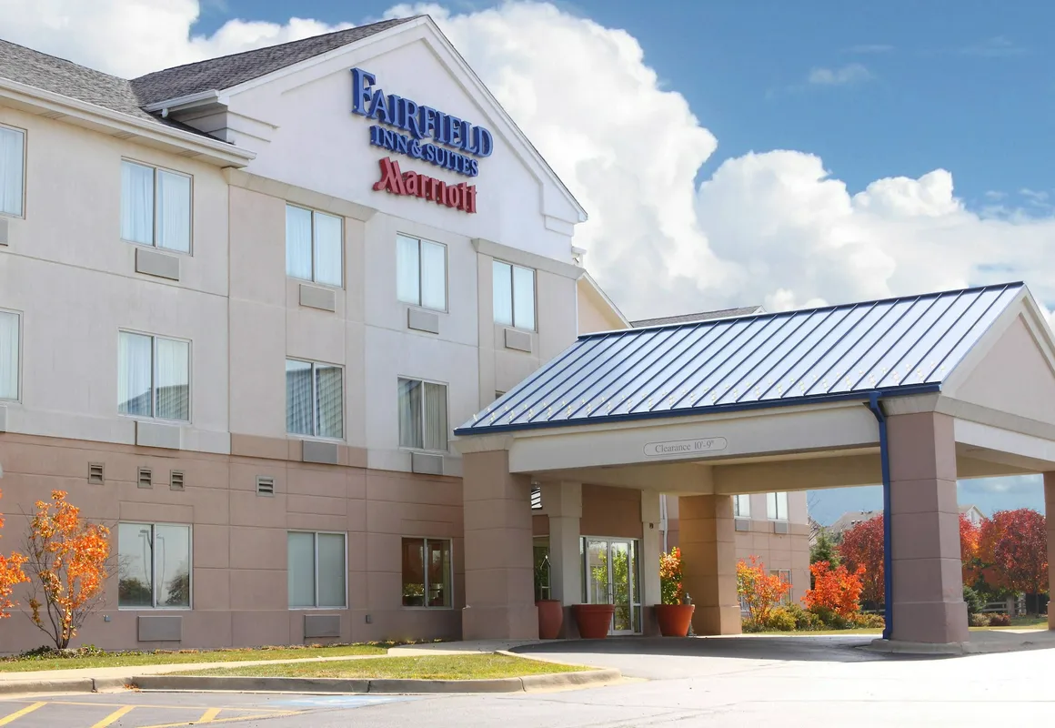 Fairfield Inn and Suites By Marriott St Charles hotel hero
