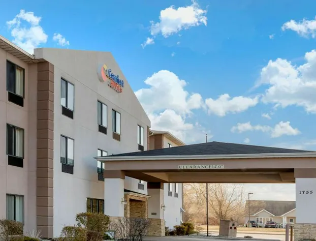 Comfort Suites South Haven near I-96 hotel detail image 1