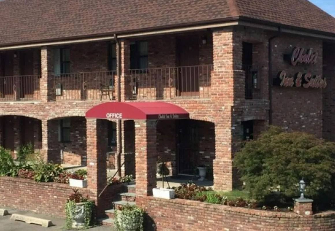 Chalet Inn & Suites Centerport hotel hero