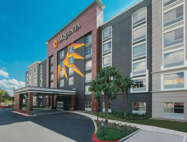 La Quinta Inn & Suites by Wyndham San Antonio Downtown hotel detail image 3