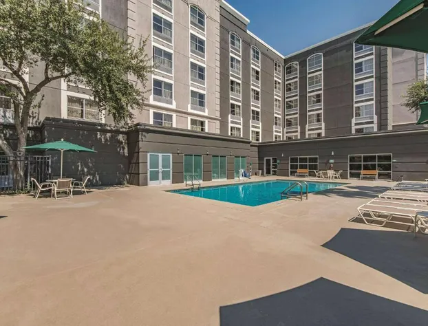 La Quinta Inn & Suites by Wyndham San Antonio Downtown hotel detail image 3