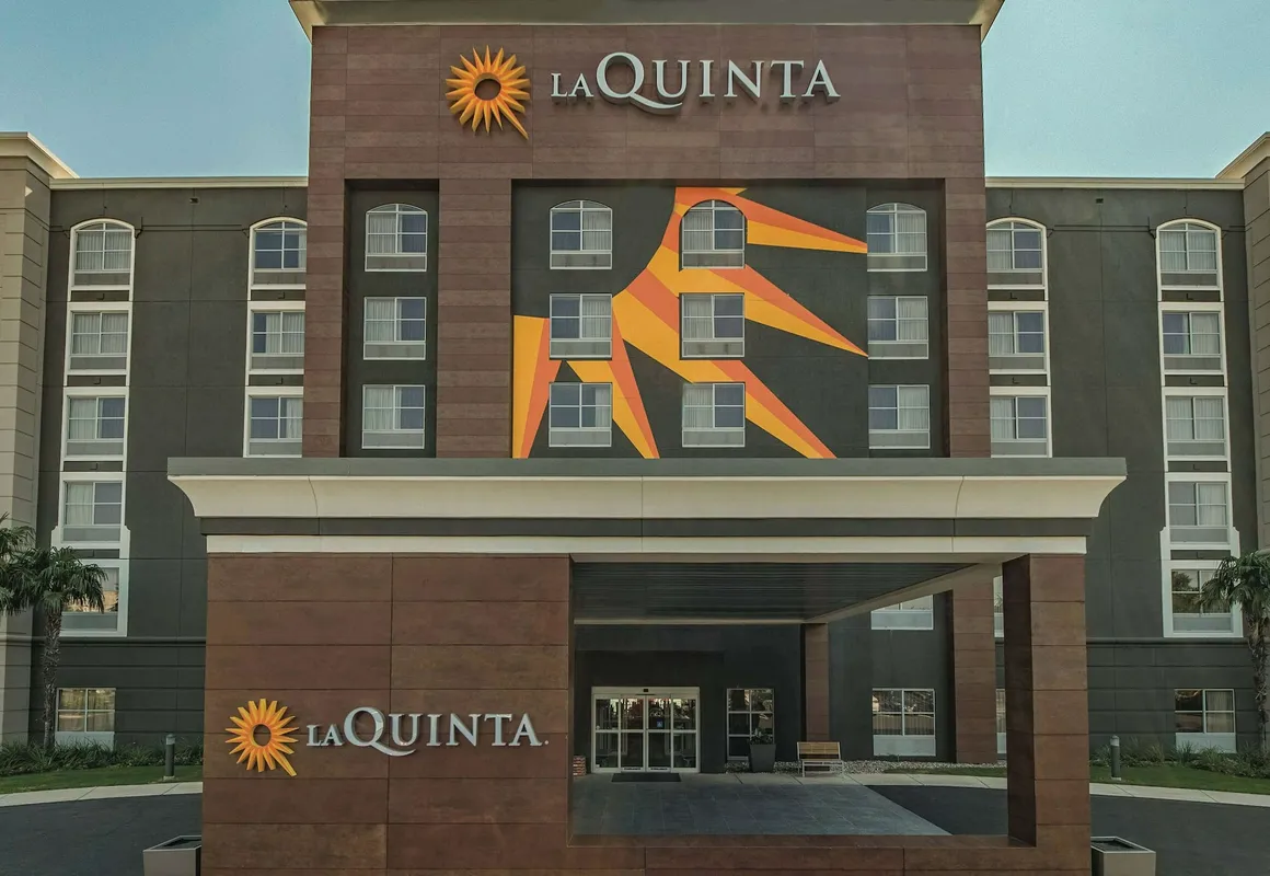 La Quinta Inn & Suites by Wyndham San Antonio Downtown hotel hero