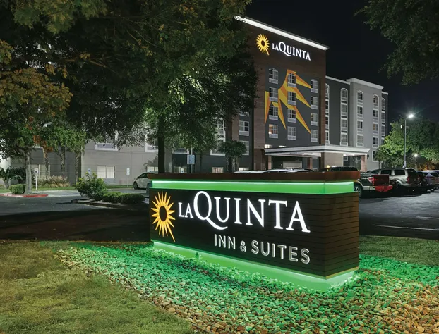 La Quinta Inn & Suites by Wyndham San Antonio Downtown hotel detail image 1