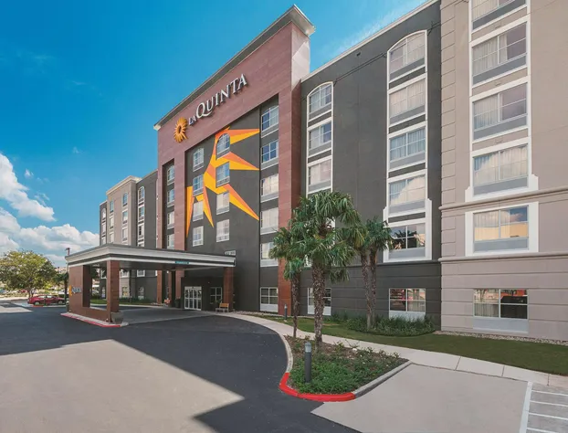La Quinta Inn & Suites by Wyndham San Antonio Downtown hotel detail image 4