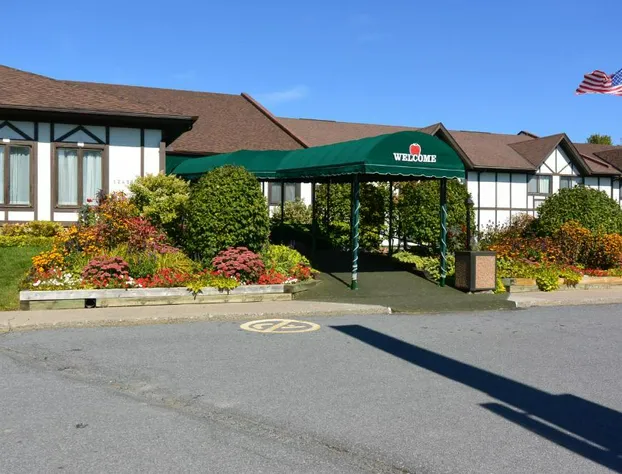 McIntosh Country Inn & Conference Centre in Canada hotel detail image 1