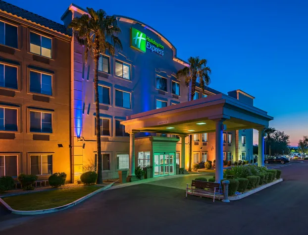 Holiday Inn Express Hotel & Suites PEORIA NORTH - GLENDALE by IHG hotel detail image 1