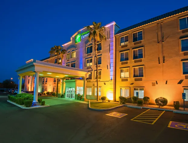Holiday Inn Express Hotel & Suites PEORIA NORTH - GLENDALE by IHG hotel detail image 2