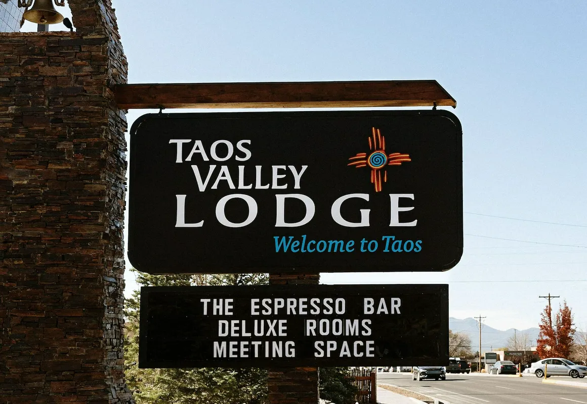 Taos Valley Lodge hotel hero