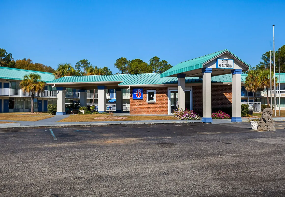 Motel 6 Tifton, GA hotel hero