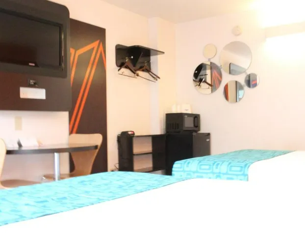 Howard Johnson by Wyndham Lake George hotel detail image 1