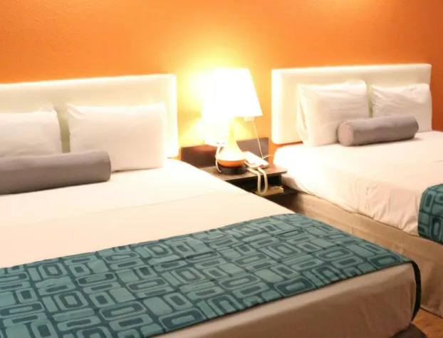 Howard Johnson by Wyndham Lake George hotel detail image 3