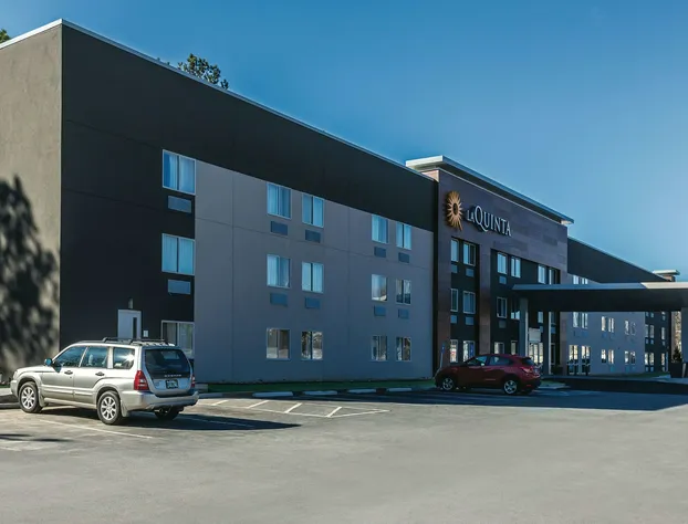 La Quinta Inn & Suites by Wyndham Atlanta Midtown - Buckhead hotel detail image 1