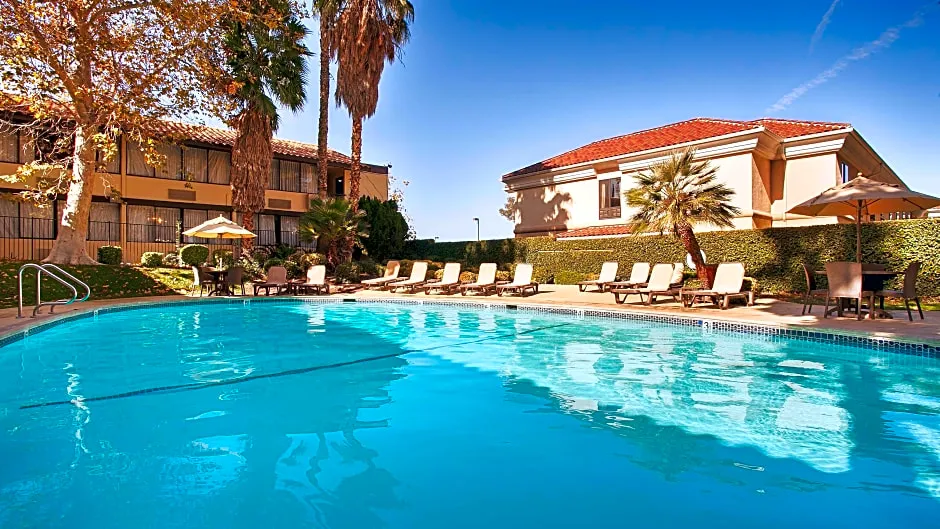 Best Western Valencia Inn hotel hero