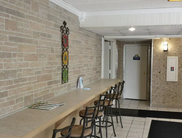 Days Inn by Wyndham Syracuse hotel detail image 4