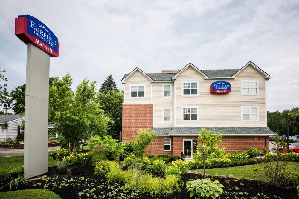 Fairfield Inn & Suites by Marriott Portsmouth Exeter hotel hero