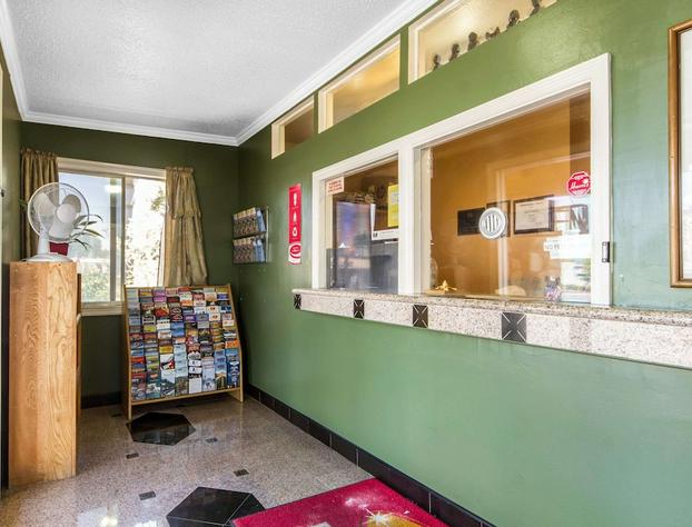 Econo Lodge hotel detail image 4