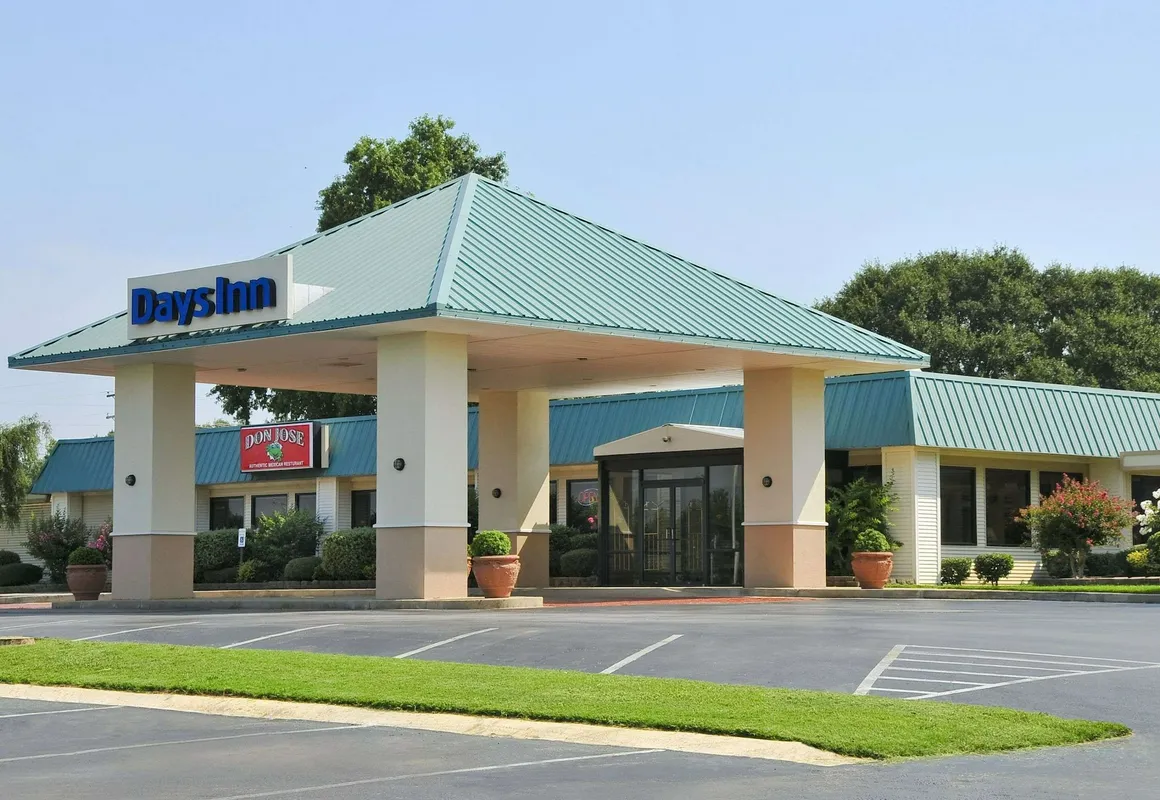 Days Inn by Wyndham Forrest City hotel hero