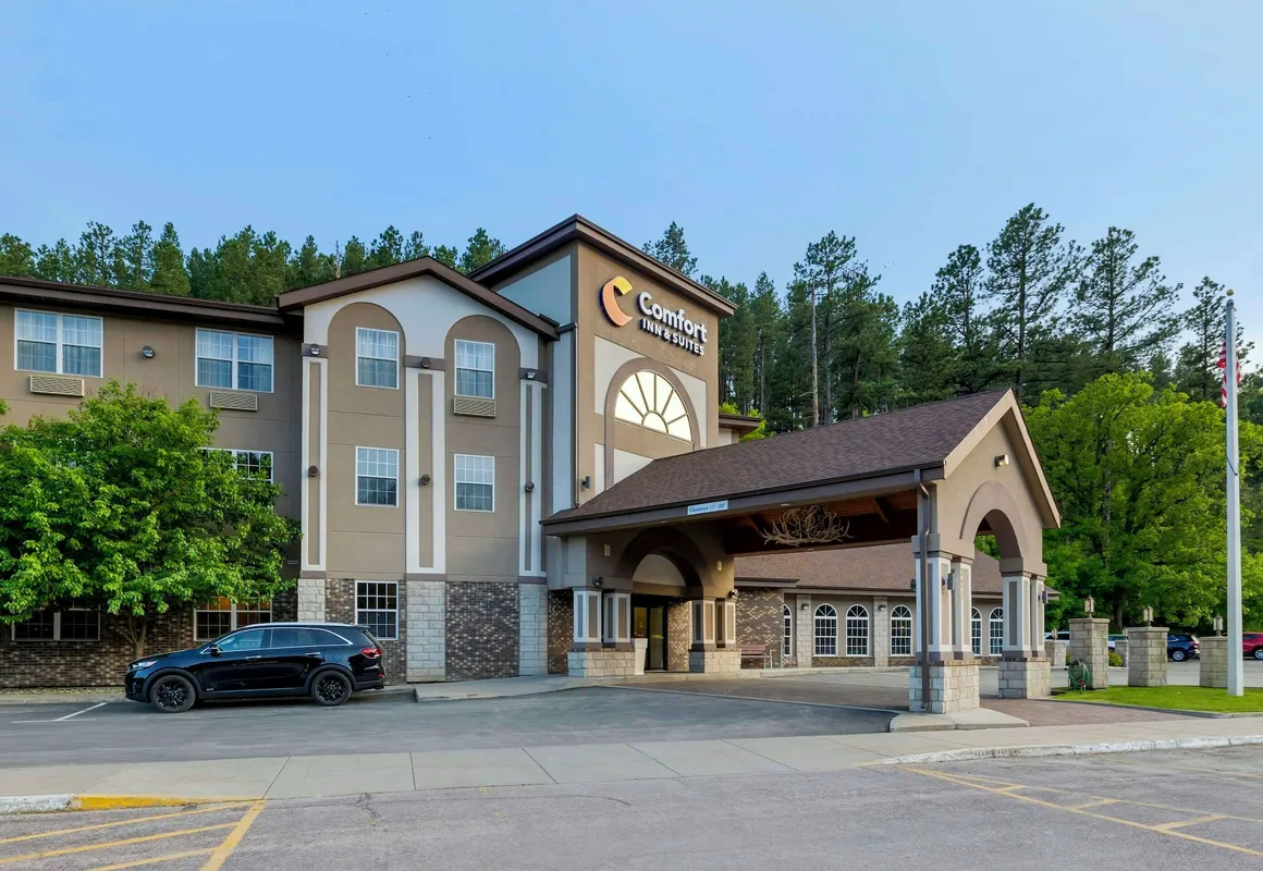 Comfort Inn & Suites Mt. Rushmore hotel hero