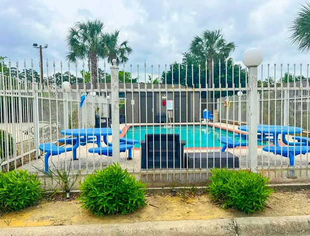 OYO Townhouse Beaumont Medical Center Area hotel detail image 3