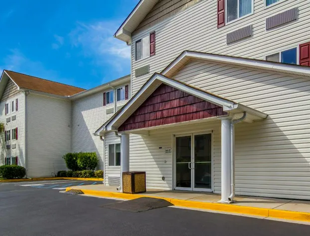 Red Roof Inn Darien - I-95/ North Brunswick hotel detail image 1