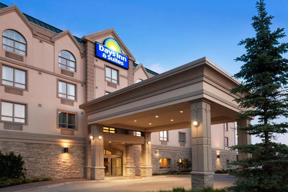 Days Inn & Suites by Wyndham Collingwood hotel hero