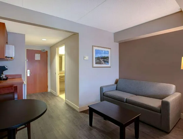 Days Inn & Suites by Wyndham Collingwood hotel detail image 3