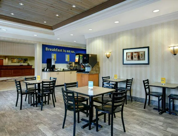 Days Inn & Suites by Wyndham Collingwood hotel detail image 3